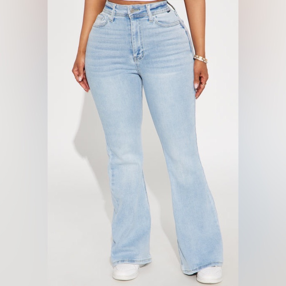 Light Wash High-Rise Flare Jeans - Women